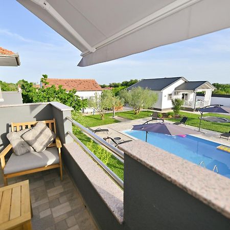 Apartment Amelie - With Pool And Sauna! Galovac  المظهر الخارجي الصورة