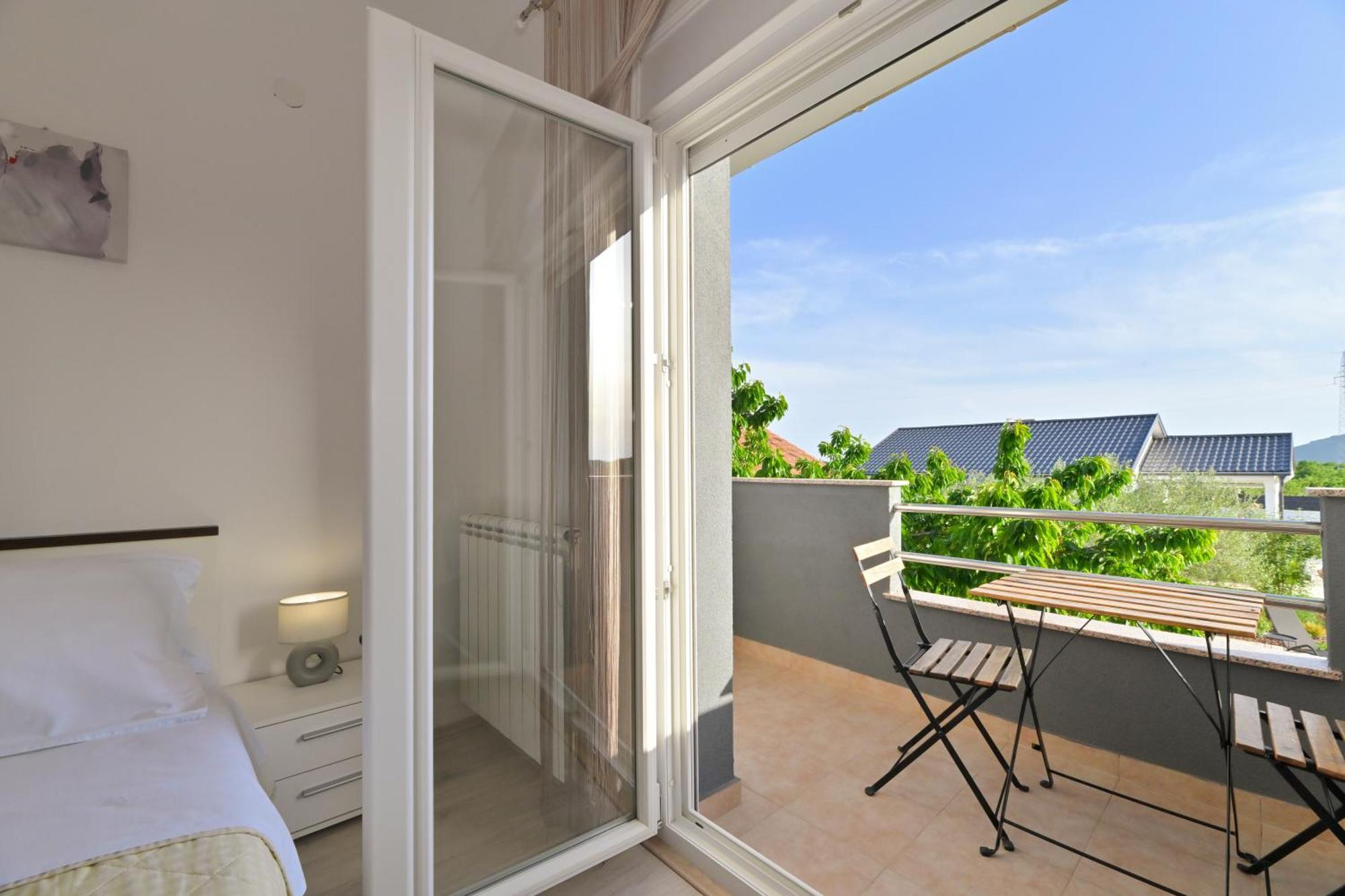 Apartment Amelie - With Pool And Sauna! Galovac  المظهر الخارجي الصورة