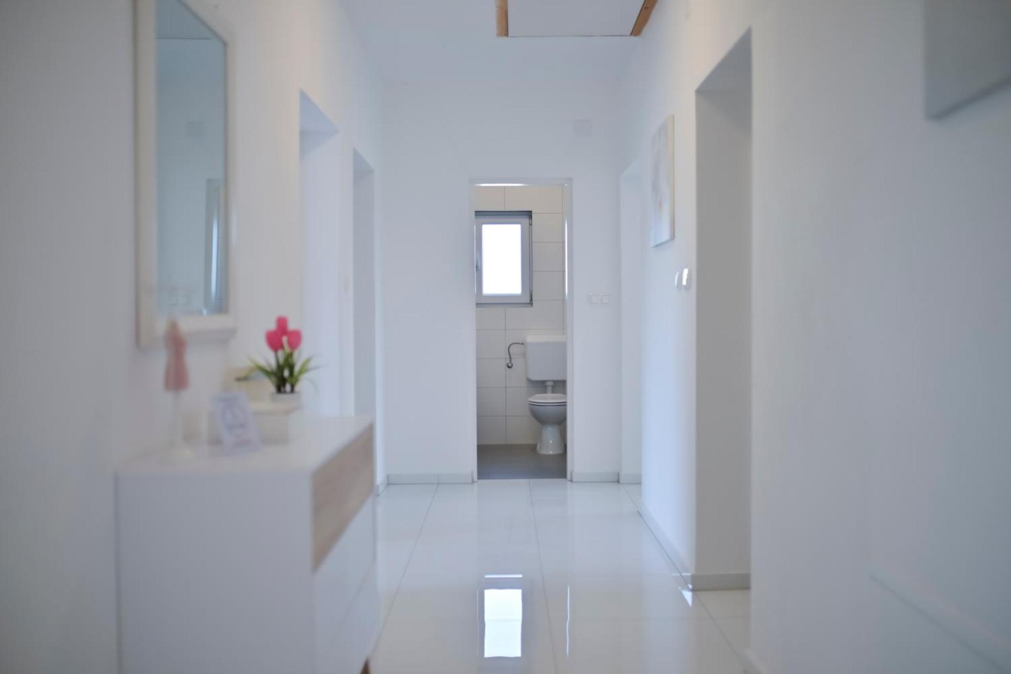 Apartment Amelie - With Pool And Sauna! Galovac  المظهر الخارجي الصورة